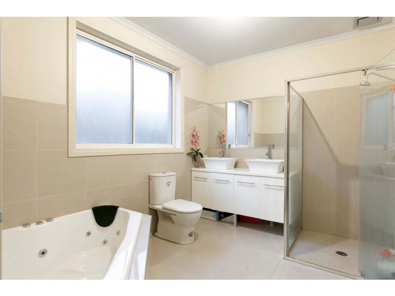 26 Lorikeet Drive, Berwick VIC 3806