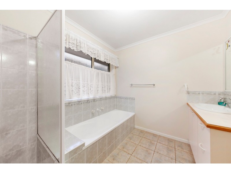 16 Shamrock Close, Narre Warren South VIC 3805