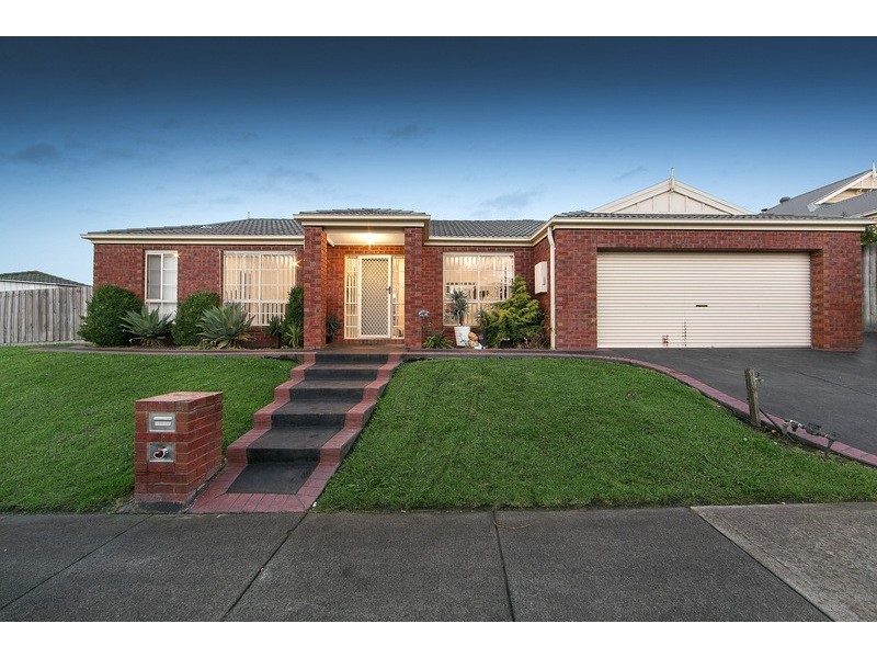 10 Oakgrove Drive, Narre Warren South VIC 3805