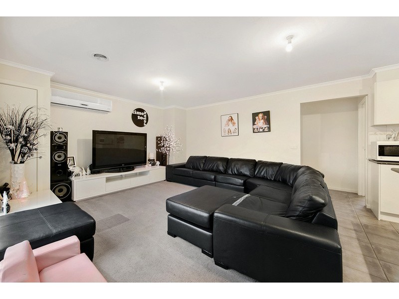 10 Oakgrove Drive, Narre Warren South VIC 3805