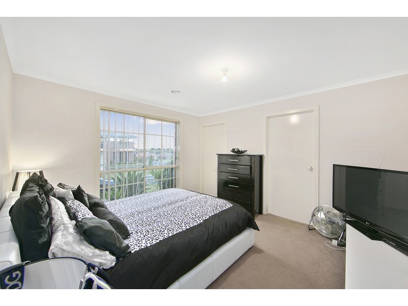 10 Oakgrove Drive, Narre Warren South VIC 3805