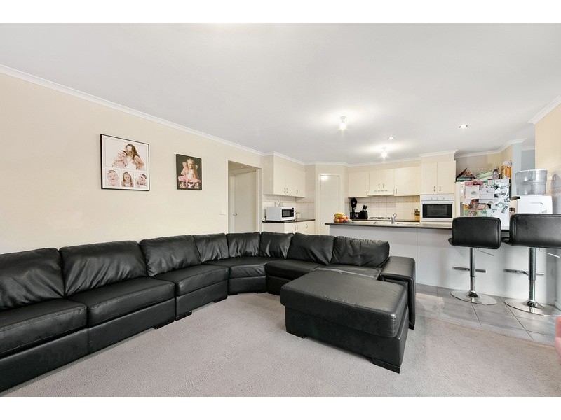 10 Oakgrove Drive, Narre Warren South VIC 3805