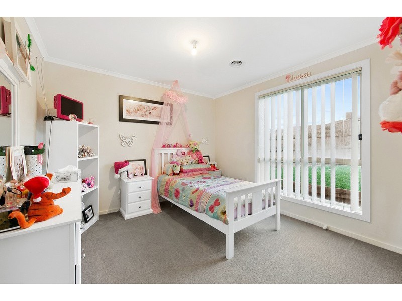 10 Oakgrove Drive, Narre Warren South VIC 3805