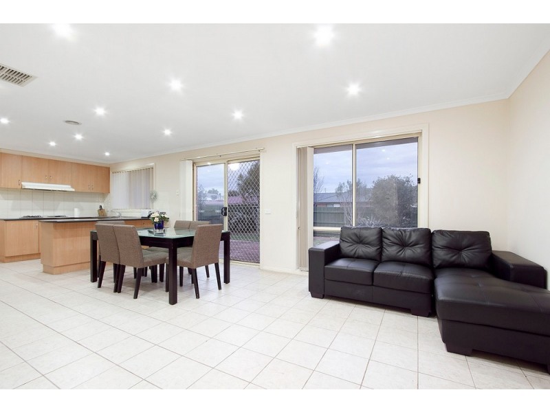 8 Terriester Drive, Berwick VIC 3806