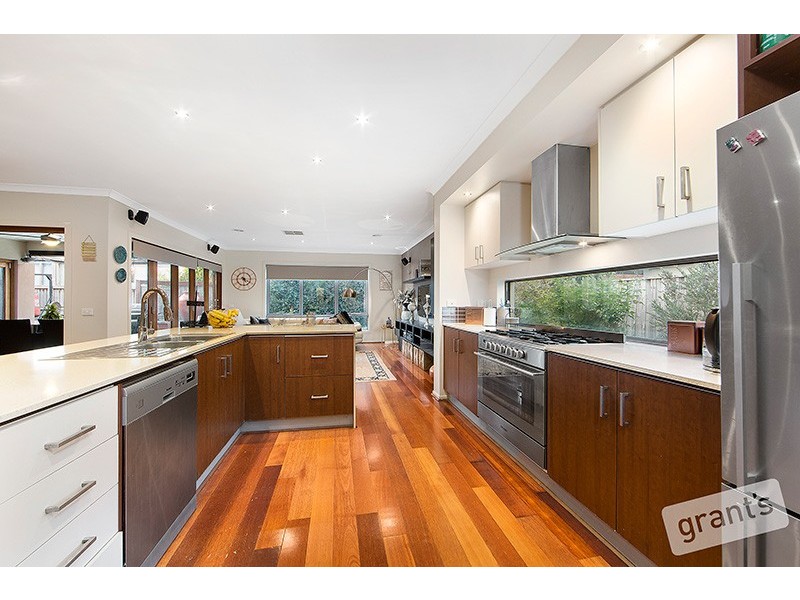 16 Lakeside Drive, Berwick VIC 3806