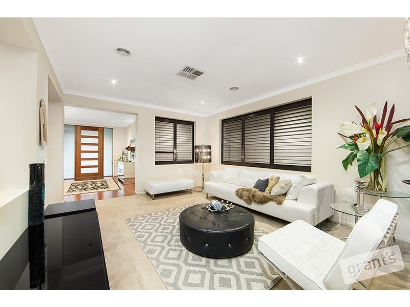 16 Lakeside Drive, Berwick VIC 3806