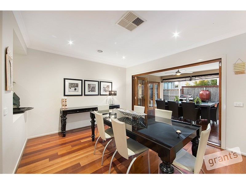 16 Lakeside Drive, Berwick VIC 3806