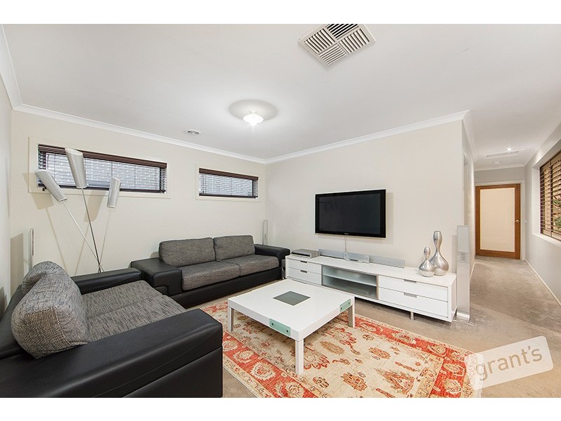 16 Lakeside Drive, Berwick VIC 3806