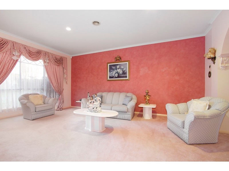 8 Deakin Court, Berwick VIC 3806