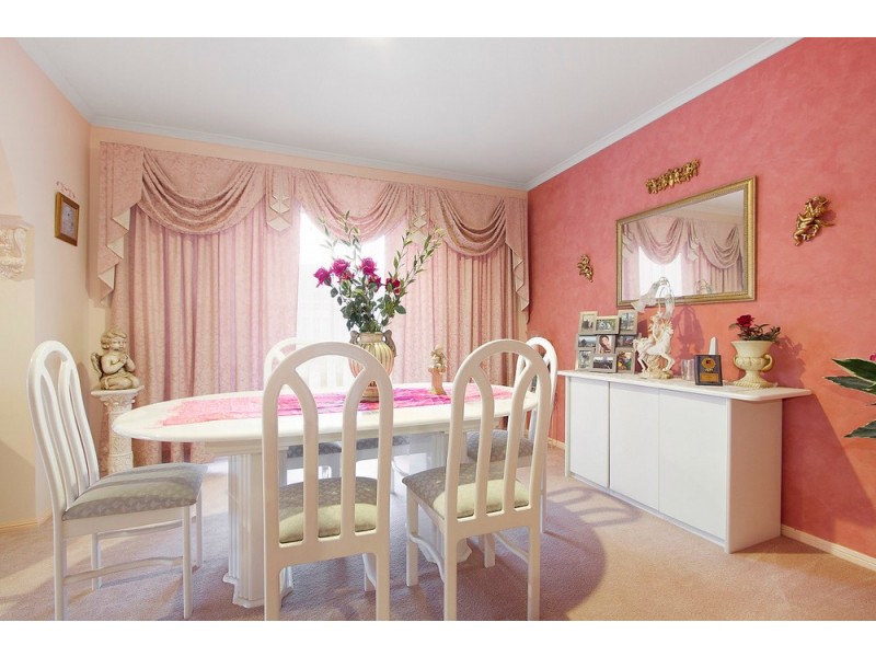 8 Deakin Court, Berwick VIC 3806