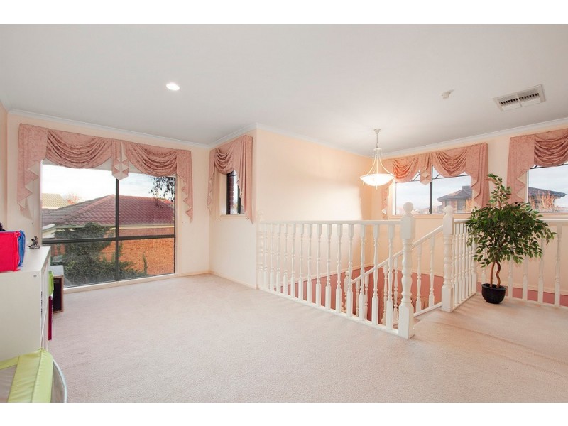 8 Deakin Court, Berwick VIC 3806