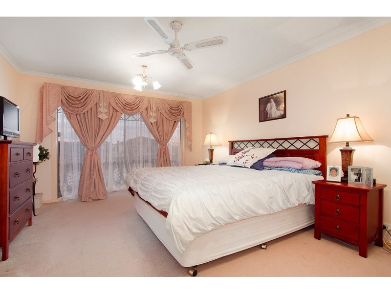 8 Deakin Court, Berwick VIC 3806