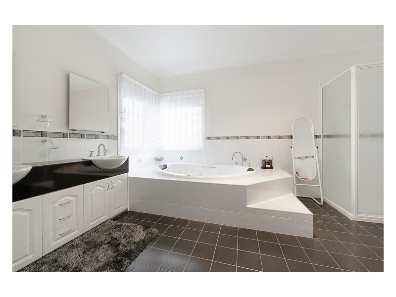 7 Sheffield Court, Narre Warren South VIC 3805