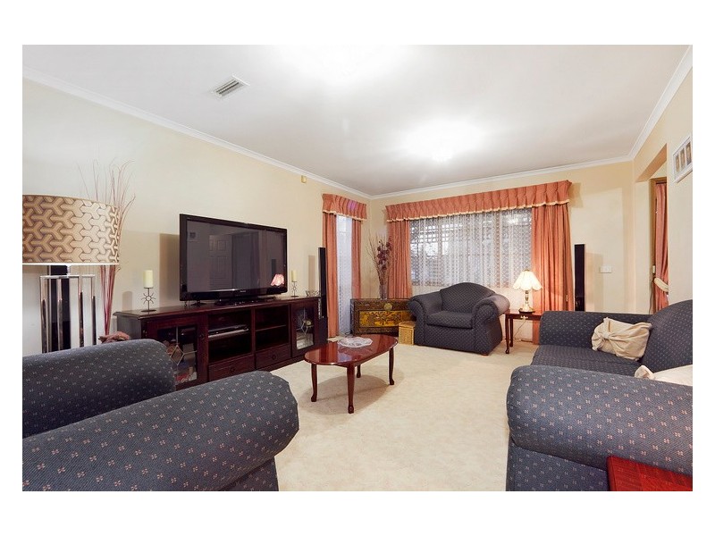 2 Kingsmere Drive, Berwick VIC 3806