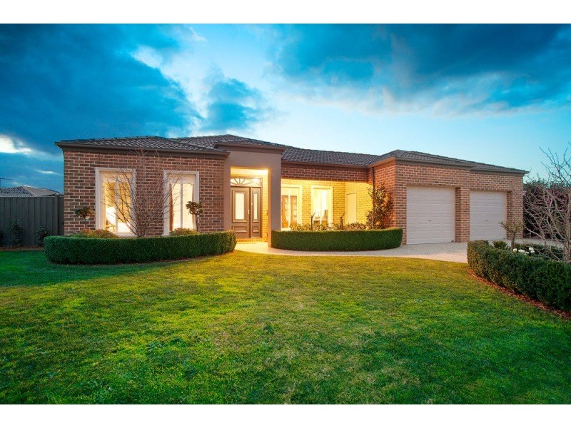 11 Ros Way, Berwick VIC 3806