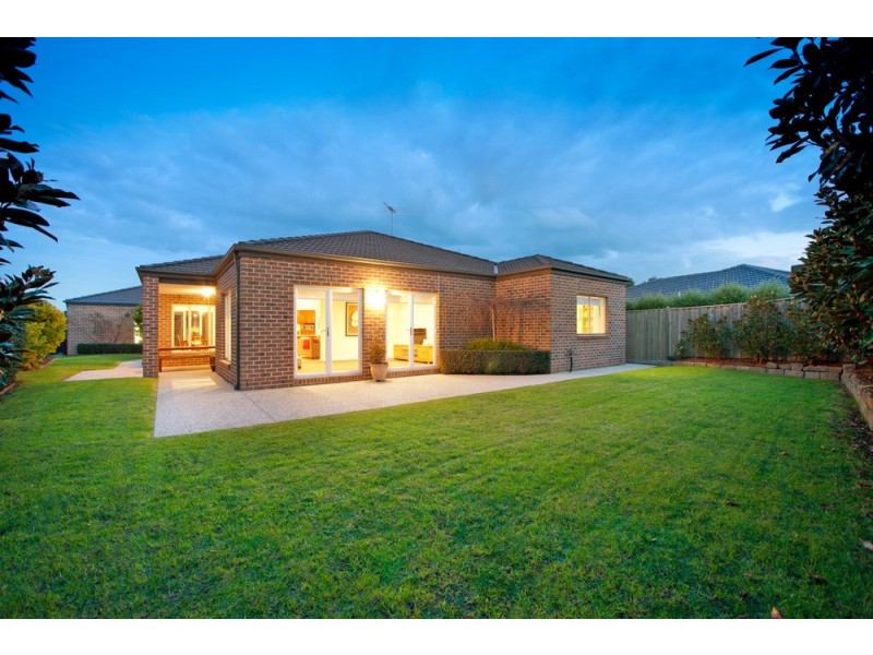 11 Ros Way, Berwick VIC 3806