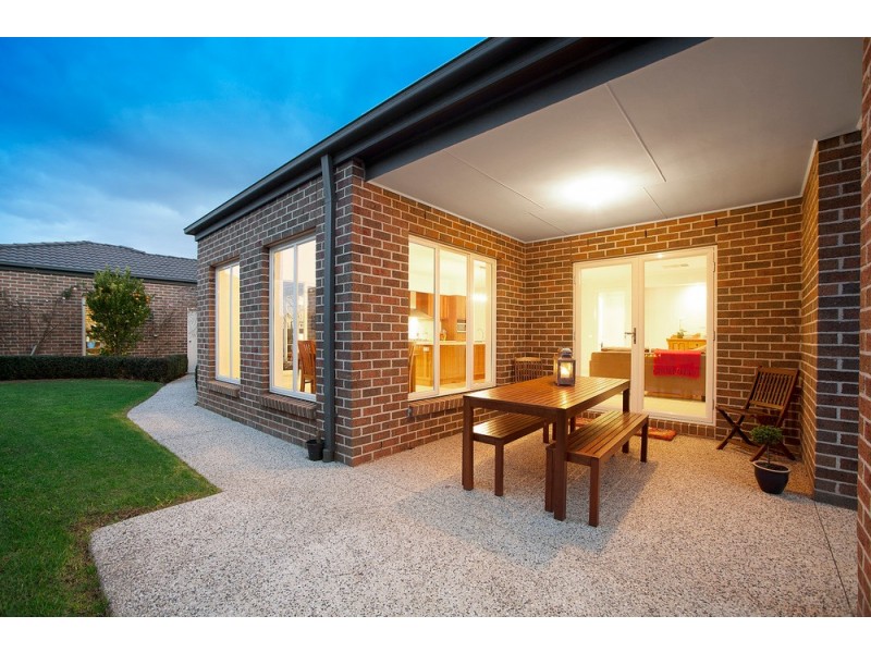 11 Ros Way, Berwick VIC 3806