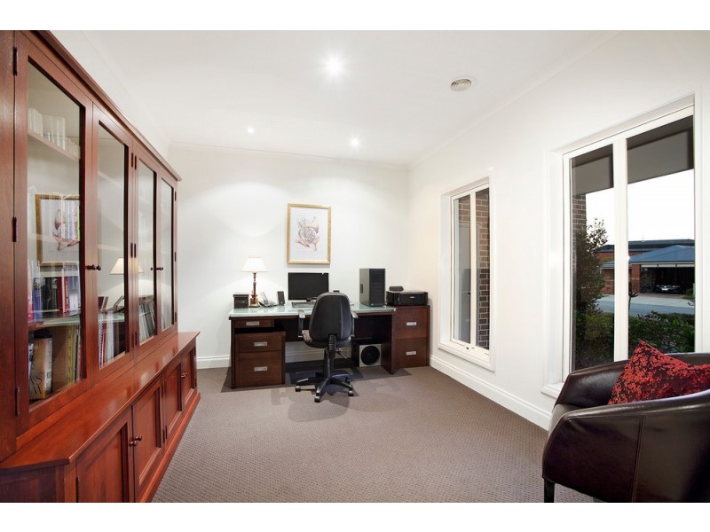 11 Ros Way, Berwick VIC 3806