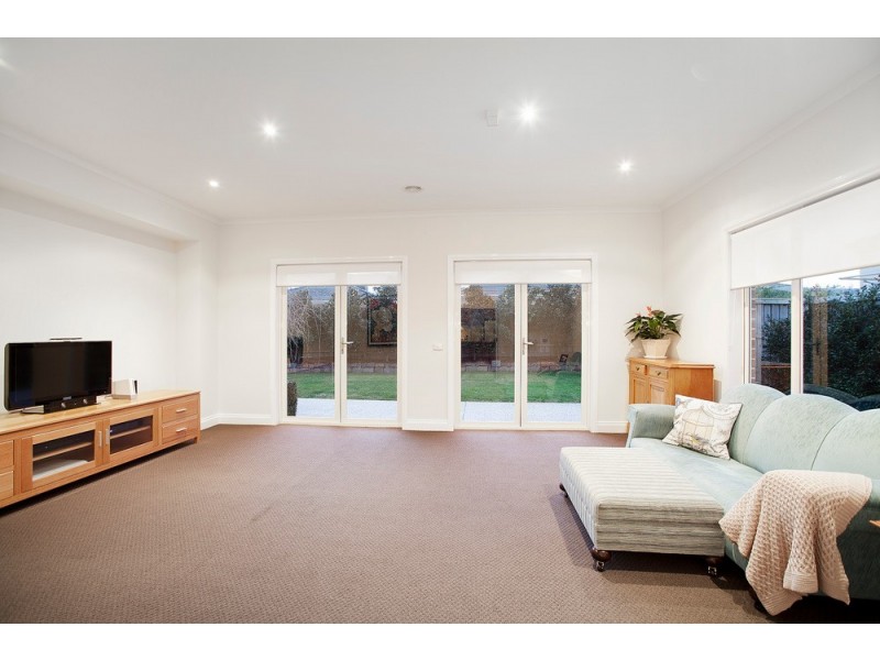 11 Ros Way, Berwick VIC 3806