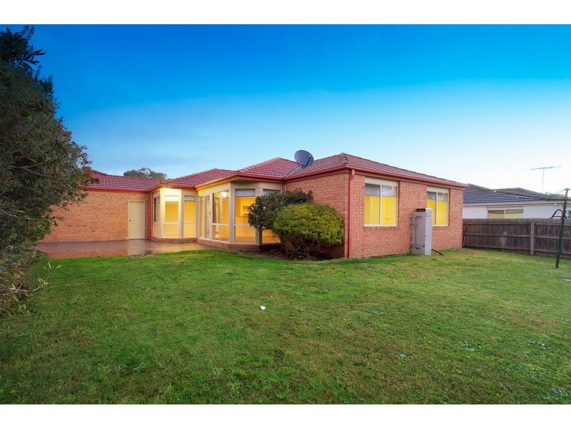 8 Regent Close, Berwick VIC 3806