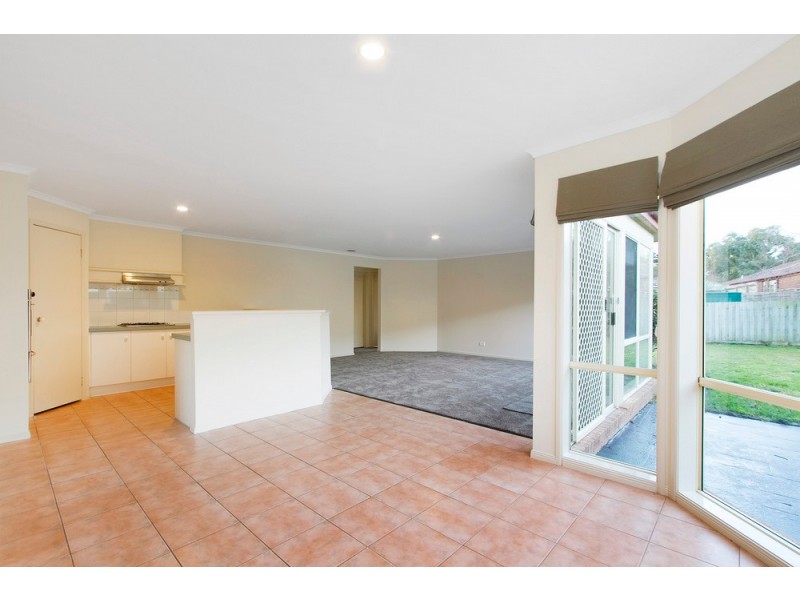 8 Regent Close, Berwick VIC 3806