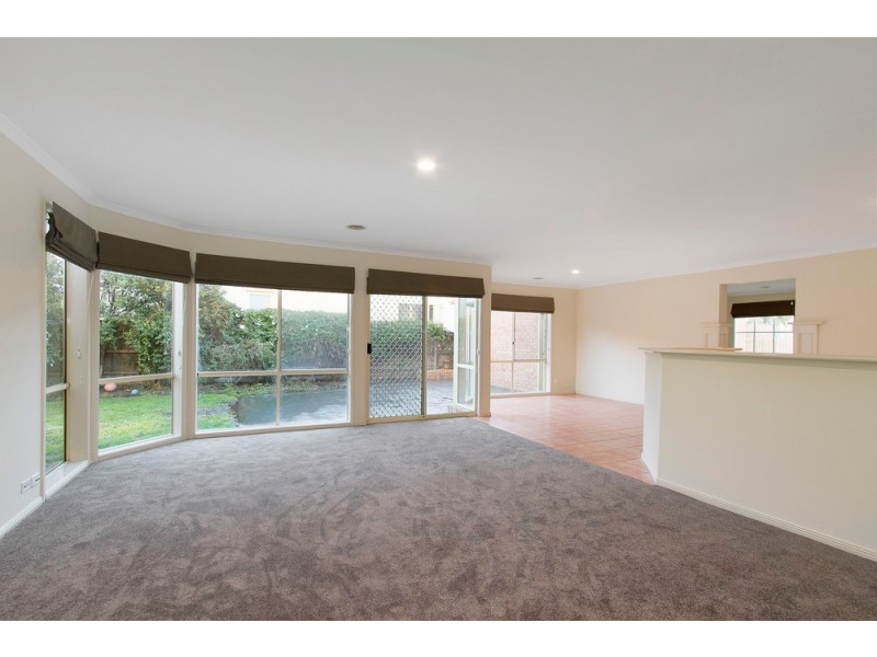 8 Regent Close, Berwick VIC 3806