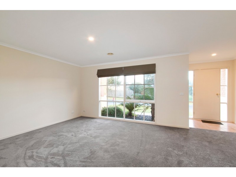 8 Regent Close, Berwick VIC 3806