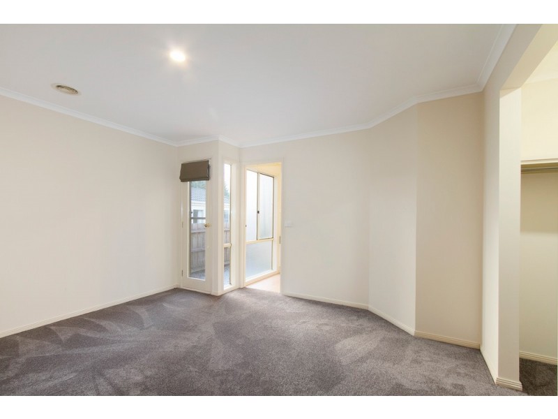 8 Regent Close, Berwick VIC 3806