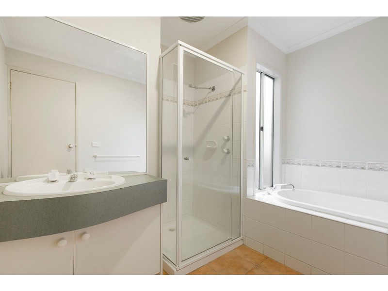 8 Regent Close, Berwick VIC 3806