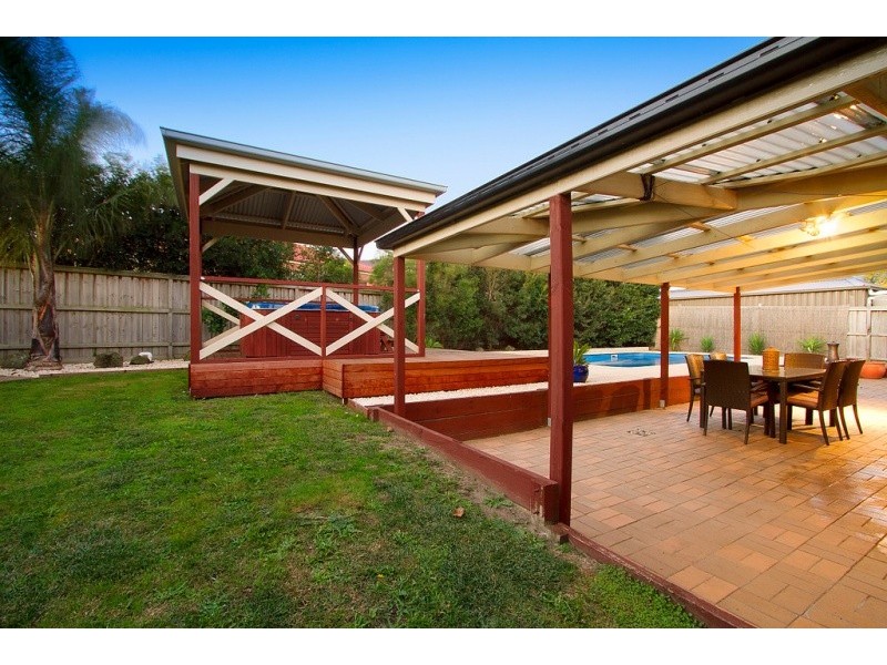 90 Robinswood Parade, Narre Warren South VIC 3805