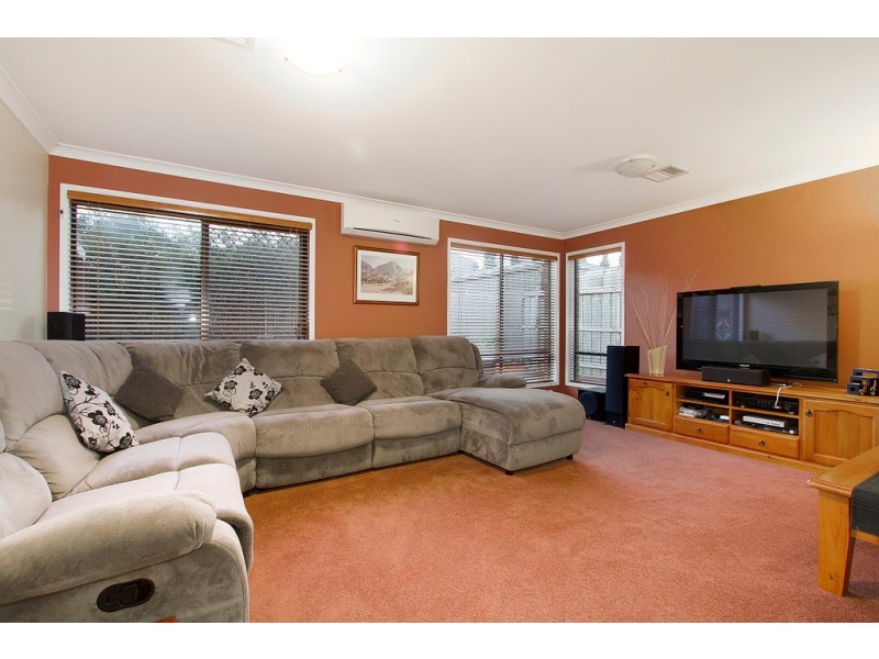 90 Robinswood Parade, Narre Warren South VIC 3805