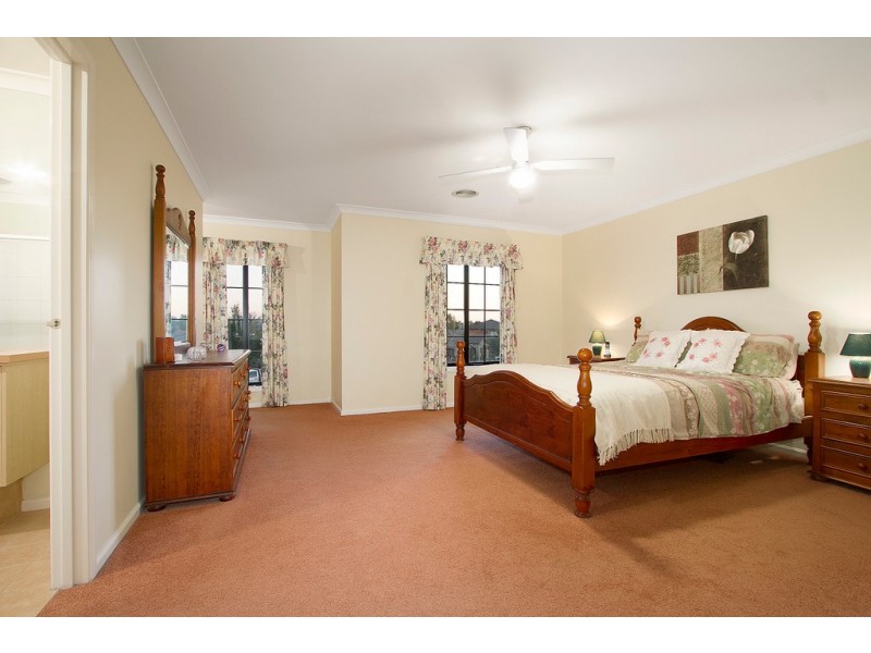 90 Robinswood Parade, Narre Warren South VIC 3805