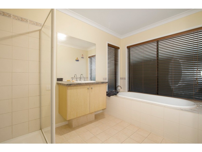 90 Robinswood Parade, Narre Warren South VIC 3805