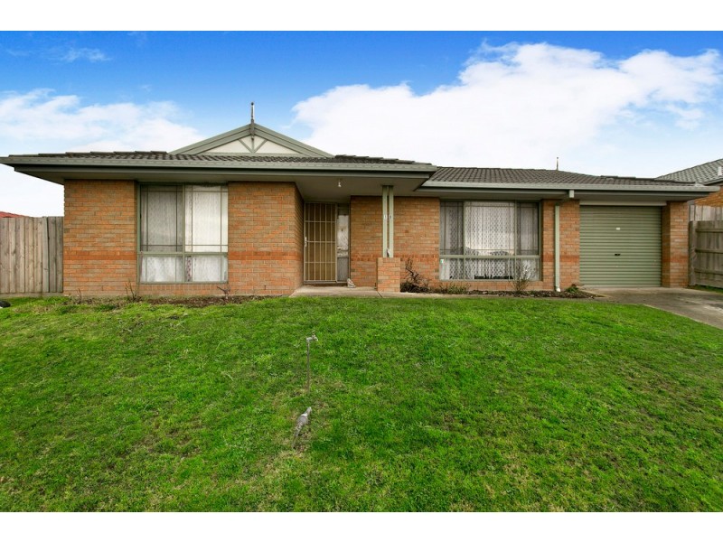 18 Lake View Drive, Narre Warren South VIC 3805