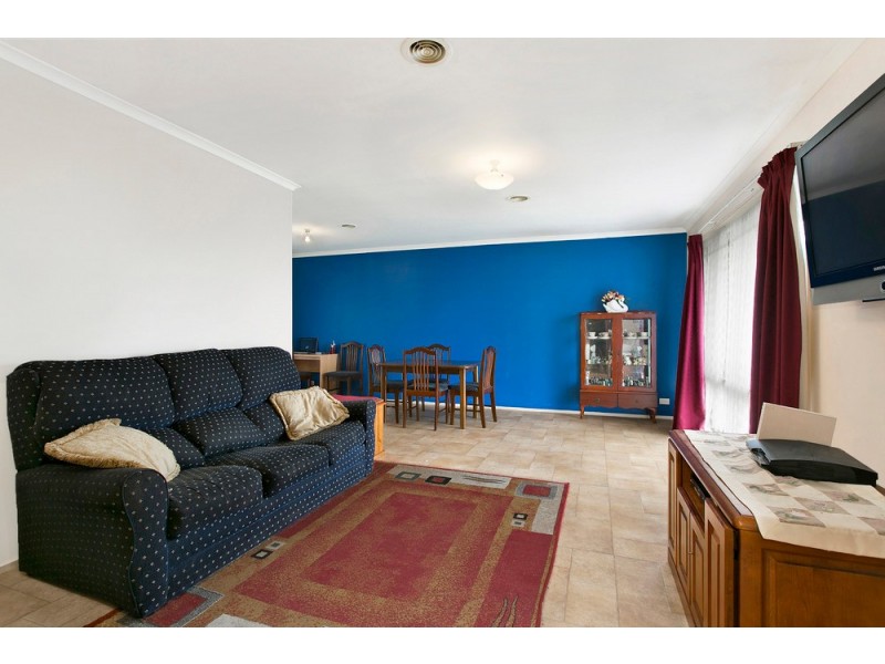 18 Lake View Drive, Narre Warren South VIC 3805