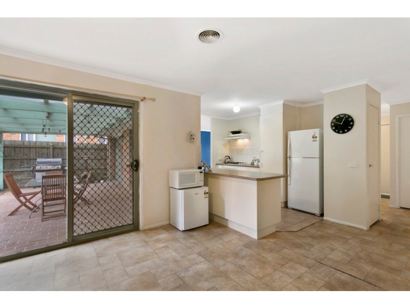 18 Lake View Drive, Narre Warren South VIC 3805