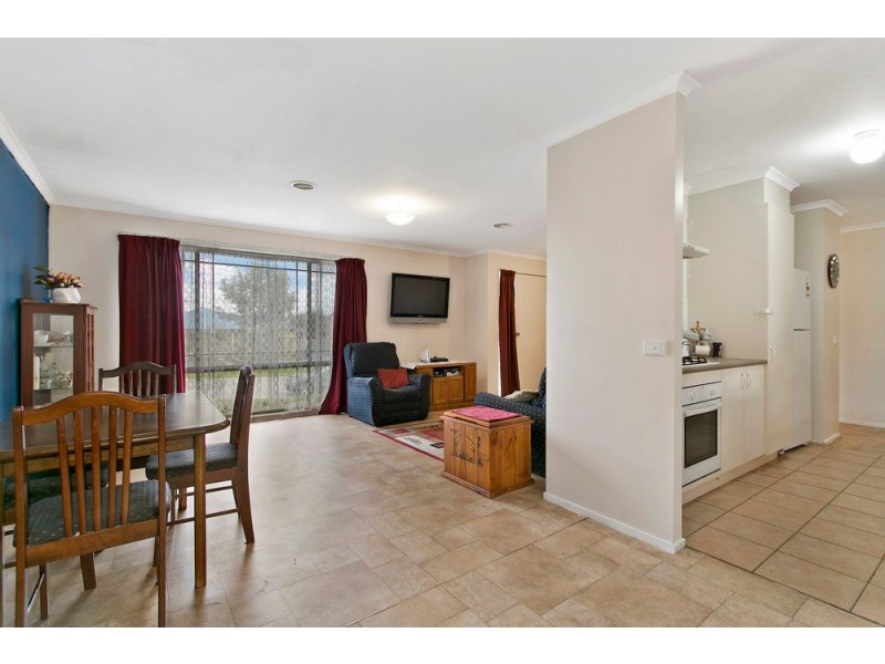 18 Lake View Drive, Narre Warren South VIC 3805