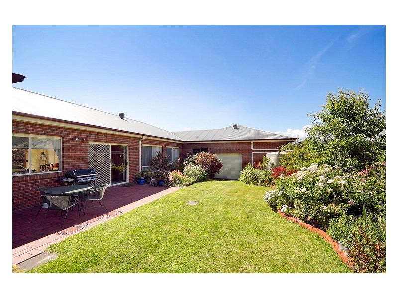 2 Moonbeam Close, Narre Warren South VIC 3805