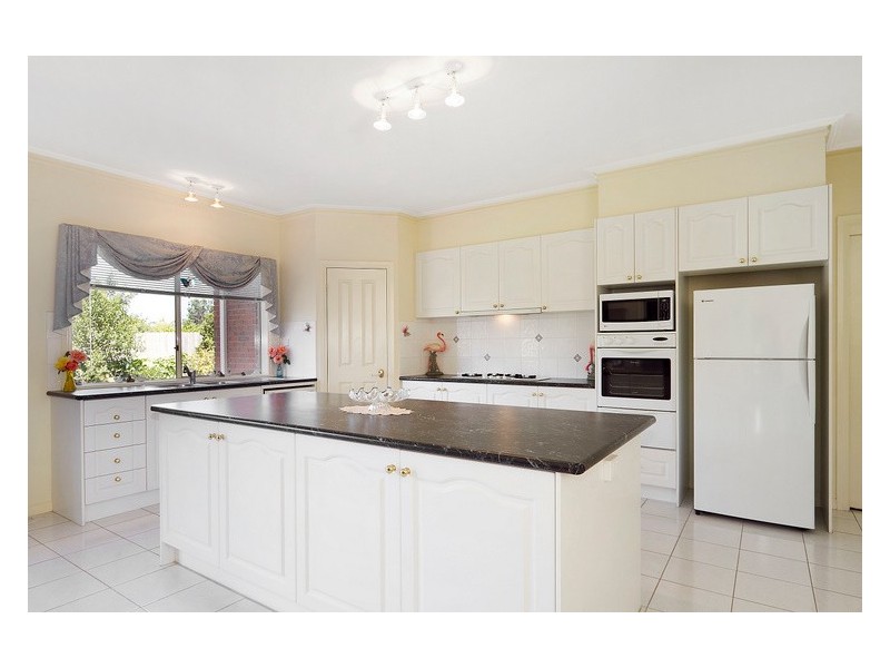 2 Moonbeam Close, Narre Warren South VIC 3805