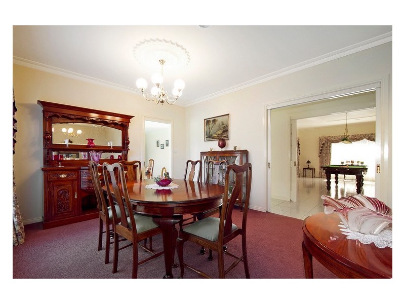 2 Moonbeam Close, Narre Warren South VIC 3805