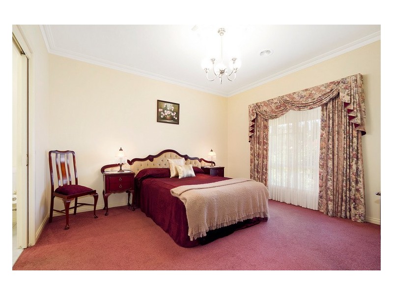 2 Moonbeam Close, Narre Warren South VIC 3805