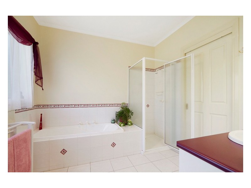 2 Moonbeam Close, Narre Warren South VIC 3805