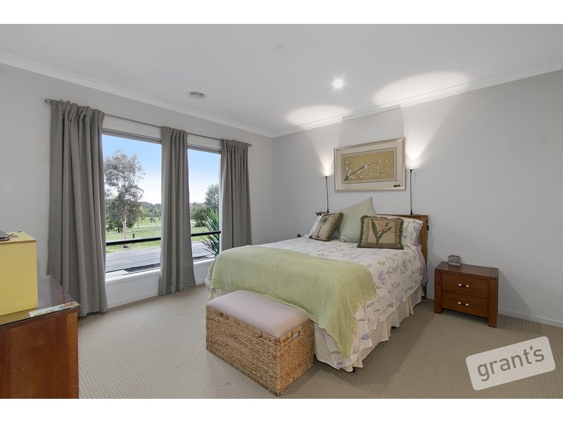 70 Sheldon Drive, Berwick VIC 3806