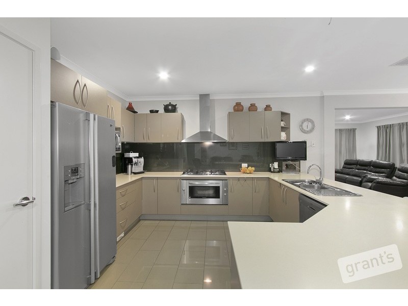 70 Sheldon Drive, Berwick VIC 3806