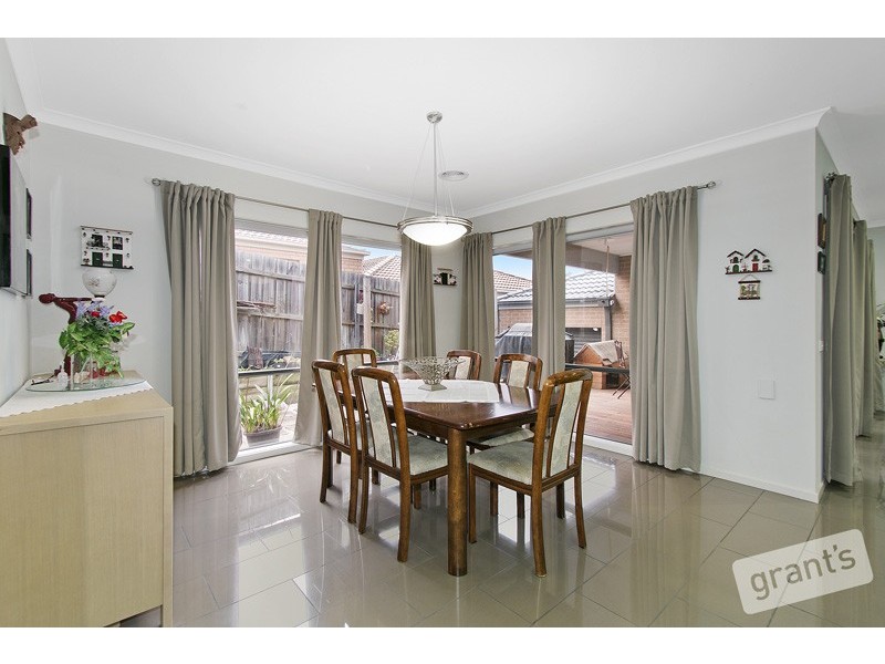 70 Sheldon Drive, Berwick VIC 3806