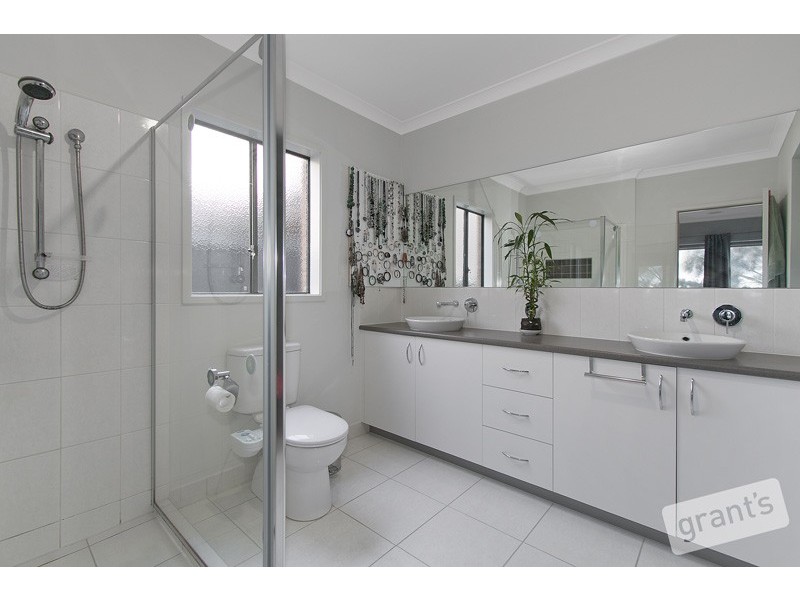 70 Sheldon Drive, Berwick VIC 3806