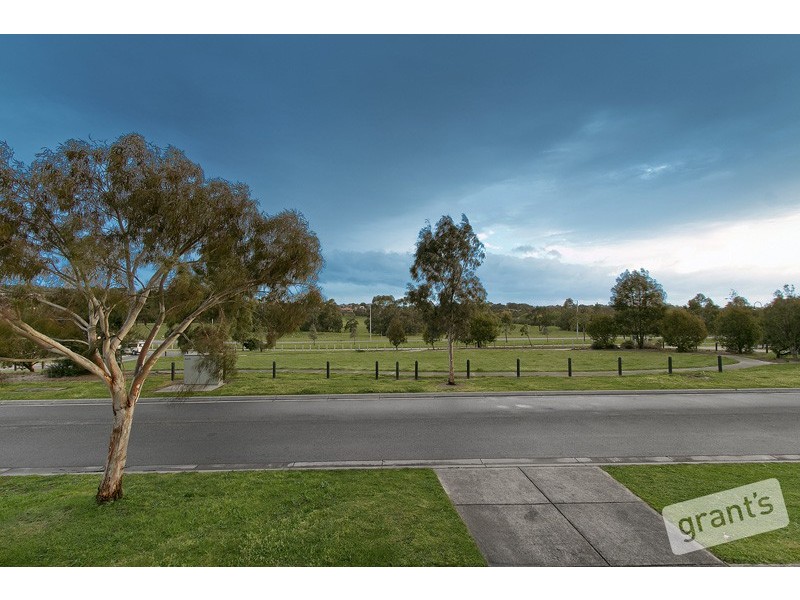 70 Sheldon Drive, Berwick VIC 3806