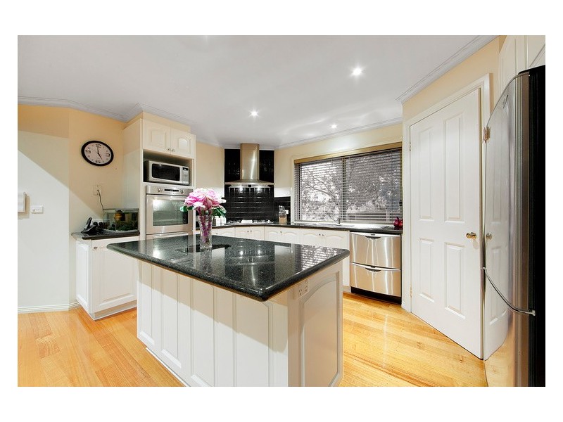 9 Lisson Court, Berwick VIC 3806