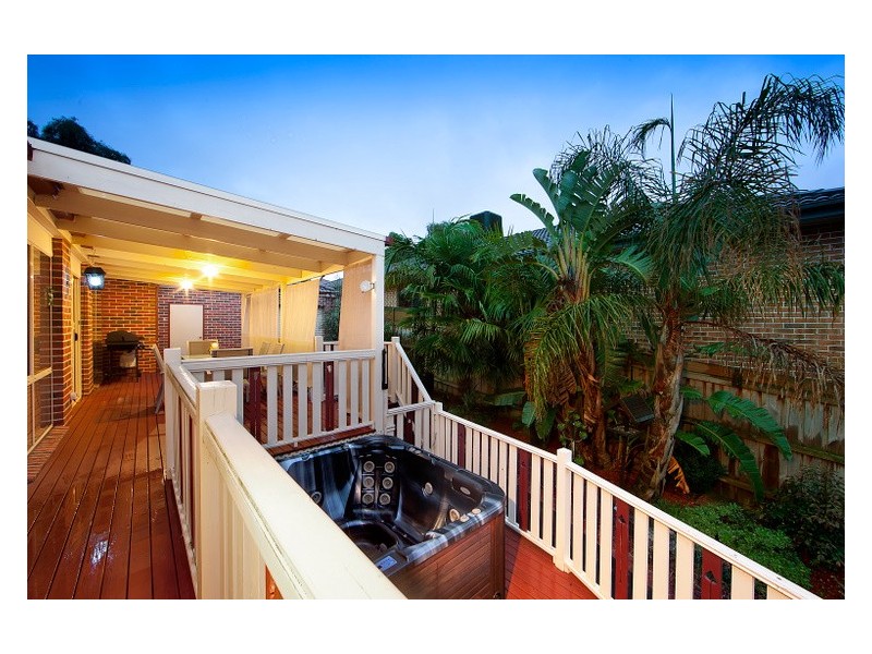 9 Lisson Court, Berwick VIC 3806