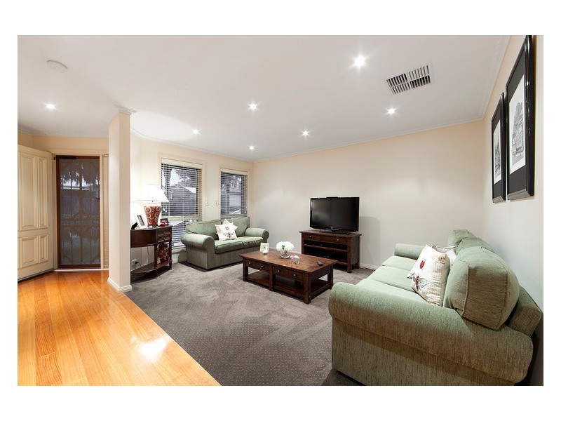 9 Lisson Court, Berwick VIC 3806